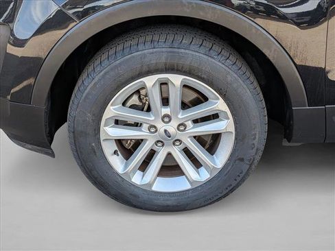 Used 2016 Ford Explorer XLT w/ Equipment Group 202A AWD/4WD image 9