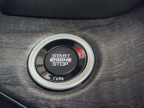 Used 2023 Jeep Grand Cherokee Overland w/ Luxury Tech Group IV AWD/4WD image 9