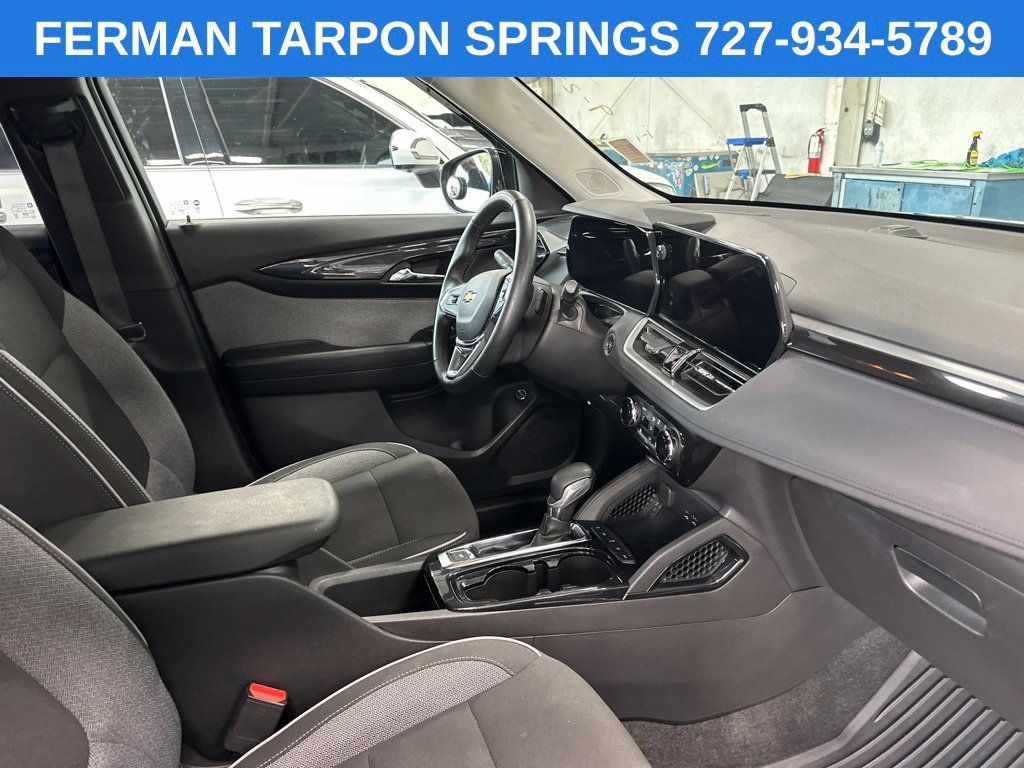 Used 2025 Chevrolet TrailBlazer LT w/ Convenience Package AWD/4WD image 6