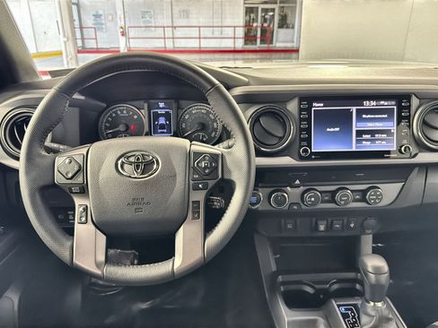 Used 2020 Toyota Tacoma TRD Off-Road image 16