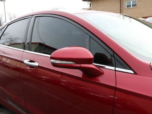 Used 2015 Ford Fusion SE image 8