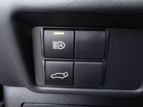 Used 2022 Toyota Highlander XLE image 24