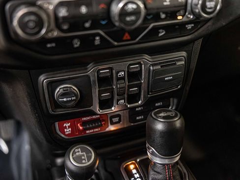 Used 2020 Jeep Wrangler Unlimited Rubicon w/ Dual Top Group image 28