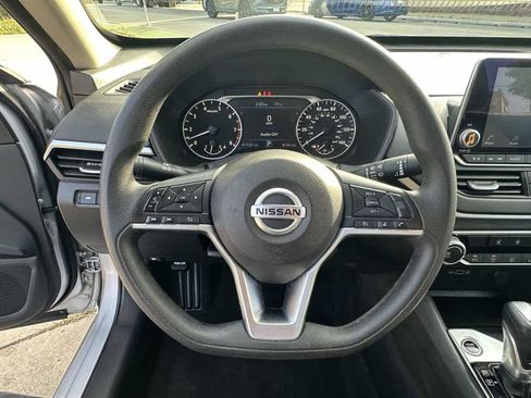 Used 2022 Nissan Altima 2.5 SV FWD image 14