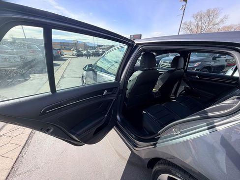 Used 2018 Volkswagen Golf 4-Door AWD/4WD image 23