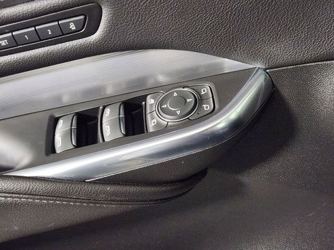 Used 2024 Cadillac XT4 Premium Luxury image 28