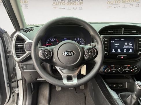 Used 2020 Kia Soul LX FWD image 12