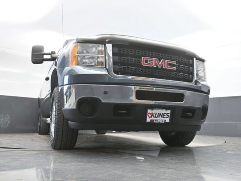 Used 2011 GMC Sierra 2500 SLE w/ Convenience Package AWD/4WD image 35