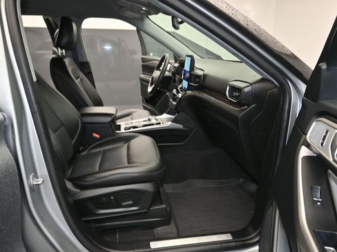 Certified 2022 Ford Explorer Limited w/ Limited Technology Package image 27