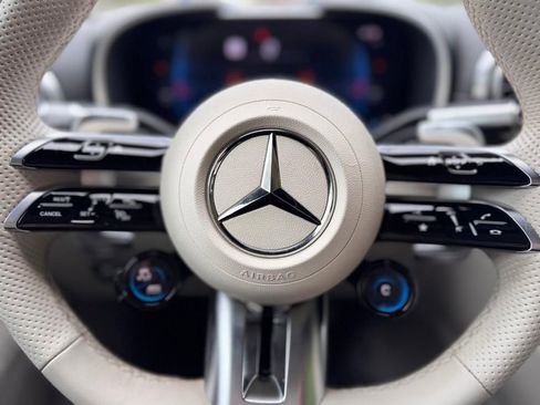 Used 2022 Mercedes-Benz SL 55 AMG 4MATIC w/ AMG Exterior Chrome Package image 19