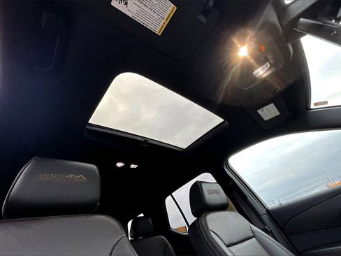 Used 2023 Chevrolet Traverse High Country image 22