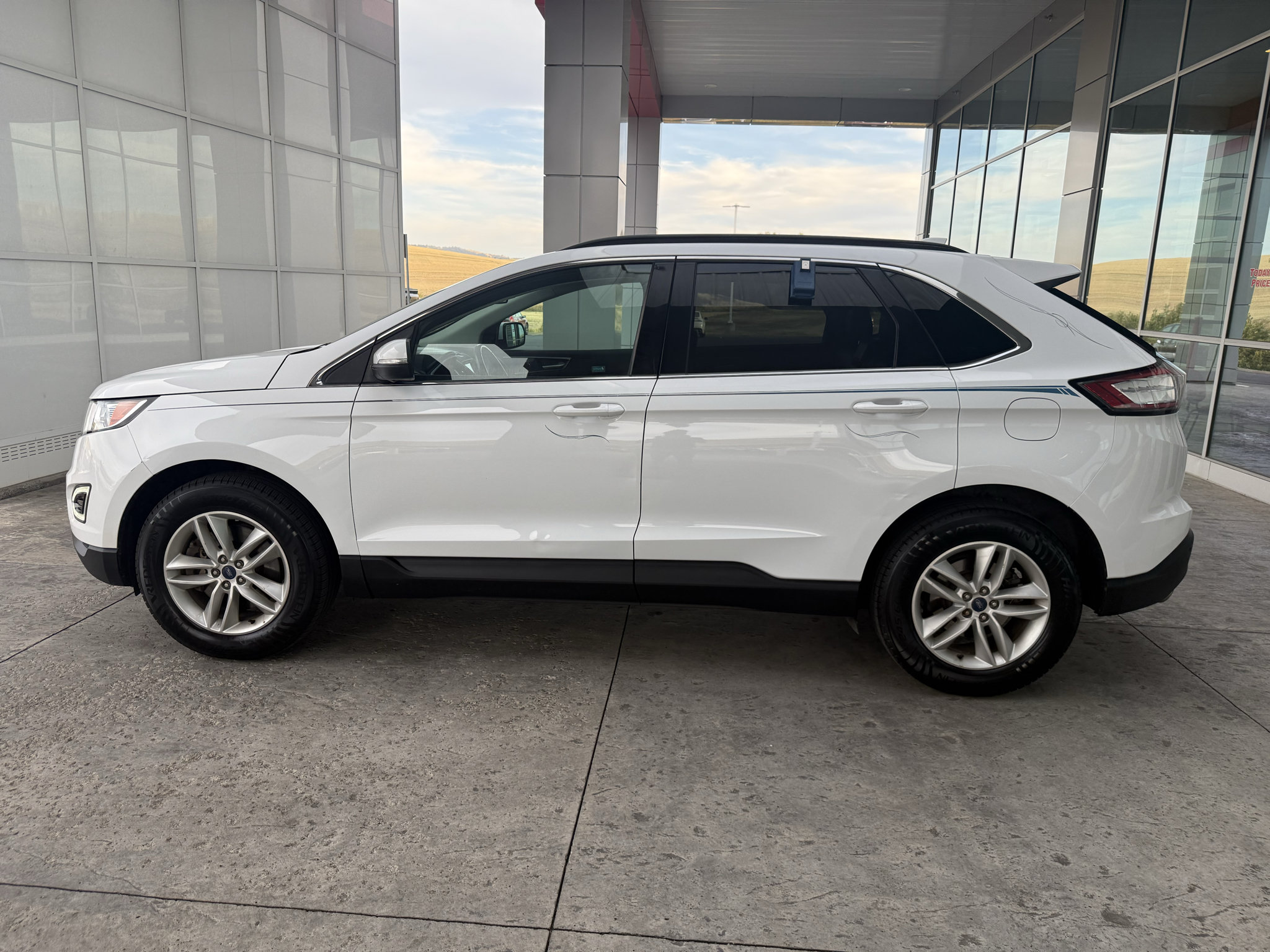 Used 2016 Ford Edge SEL w/ Equipment Group 201A AWD/4WD image 6