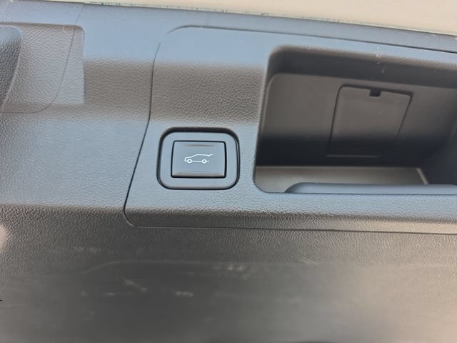 Used 2023 GMC Acadia SLT AWD/4WD image 15