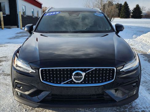 Used 2025 Volvo V60 B5 Cross Country Plus image 14