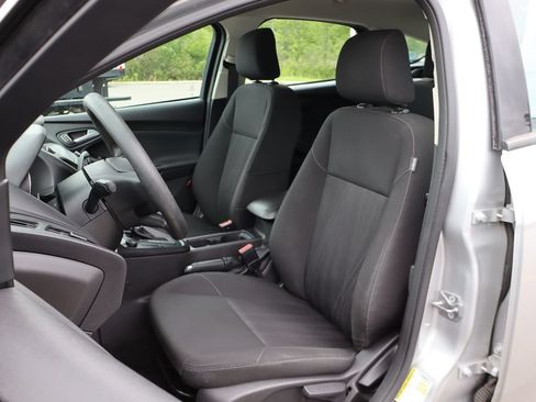 Used 2018 Ford Focus SE FWD image 9