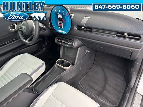 Used 2025 MINI Cooper 4-Door Hardtop image 9