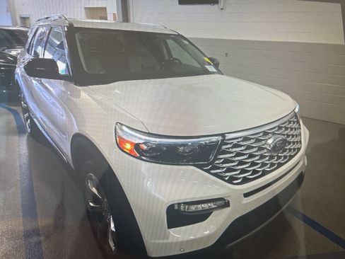 Used 2020 Ford Explorer Platinum w/ Premium Technology Package AWD/4WD image 6