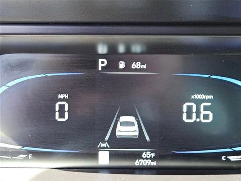 Used 2025 Hyundai Elantra Sport FWD image 12