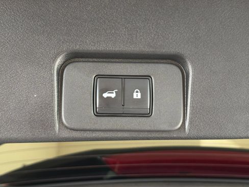Used 2025 Nissan Rogue SV FWD image 22