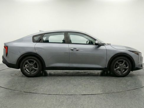 Used 2025 Kia K4 LXS image 11