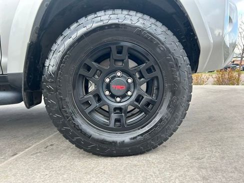 Used 2022 Toyota 4Runner SR5 Premium w/ Moonroof Package AWD/4WD image 29