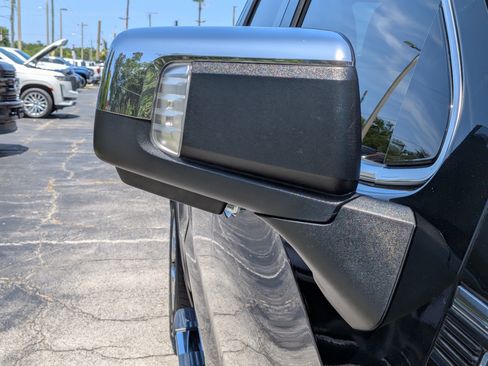 Used 2022 GMC Sierra 1500 SLT w/ SLT Convenience Package AWD/4WD image 11