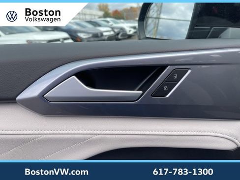 New 2025 Volkswagen Taos SEL image 28