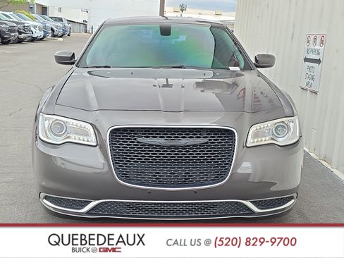 Used 2017 Chrysler 300 Limited image 2