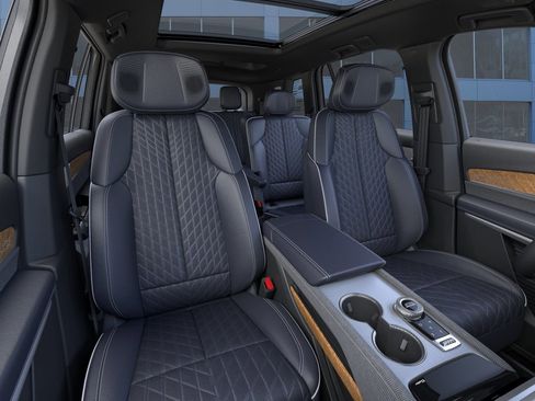 New 2026 Cadillac Vistiq Premium Luxury w/ LPO, Floor Liner Package image 16