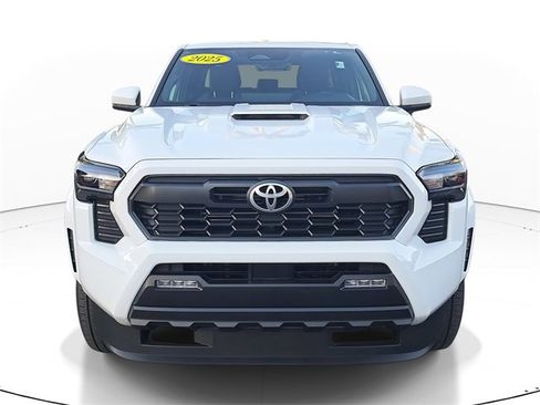 Used 2025 Toyota Tacoma TRD Sport image 2