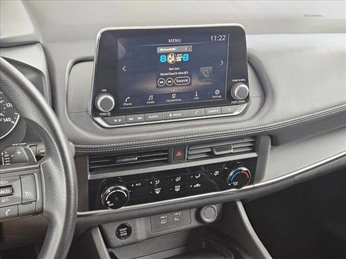Used 2024 Nissan Rogue S FWD image 13