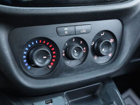 Used 2015 RAM ProMaster City Tradesman SLT w/ Rear Back-up Camera Group image 31