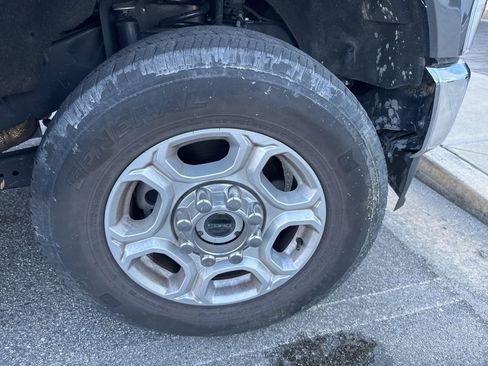 Used 2025 Ford F250 XLT image 5