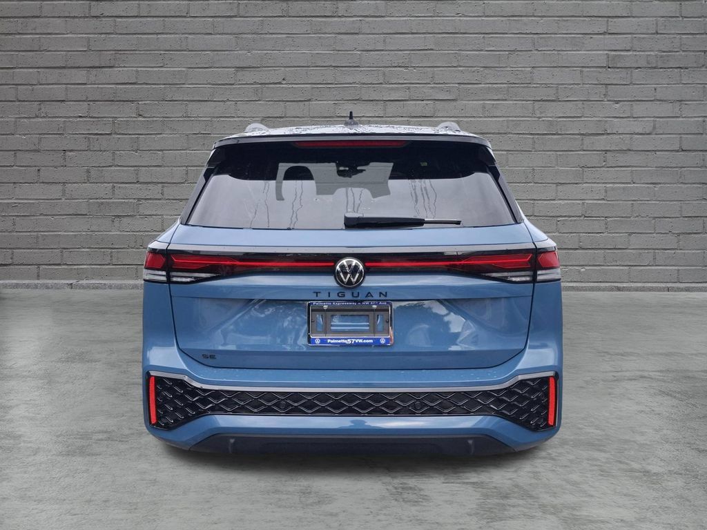 New 2026 Volkswagen Tiguan SE R-Line FWD image 4