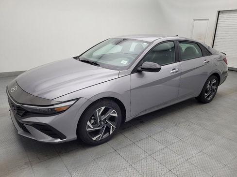 Used 2025 Hyundai Elantra Sport FWD image 2