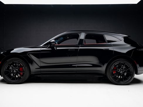 Used 2021 Aston Martin DBX image 17