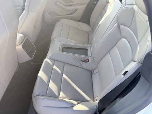 Used 2022 Porsche Taycan image 37