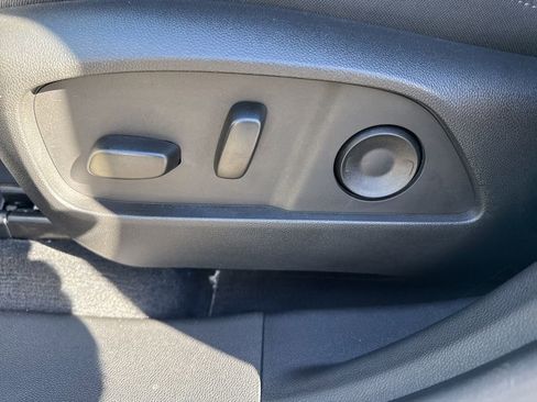 Used 2025 Chevrolet Equinox LT w/ Convenience Package II image 10