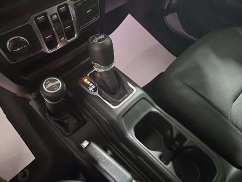 Used 2018 Jeep Wrangler Unlimited Sport S image 12