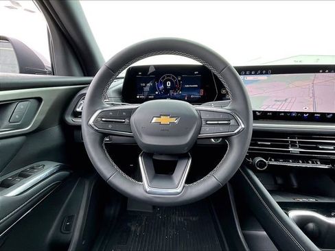 New 2026 Chevrolet Traverse LT w/ Driver Confidence Package AWD/4WD image 17