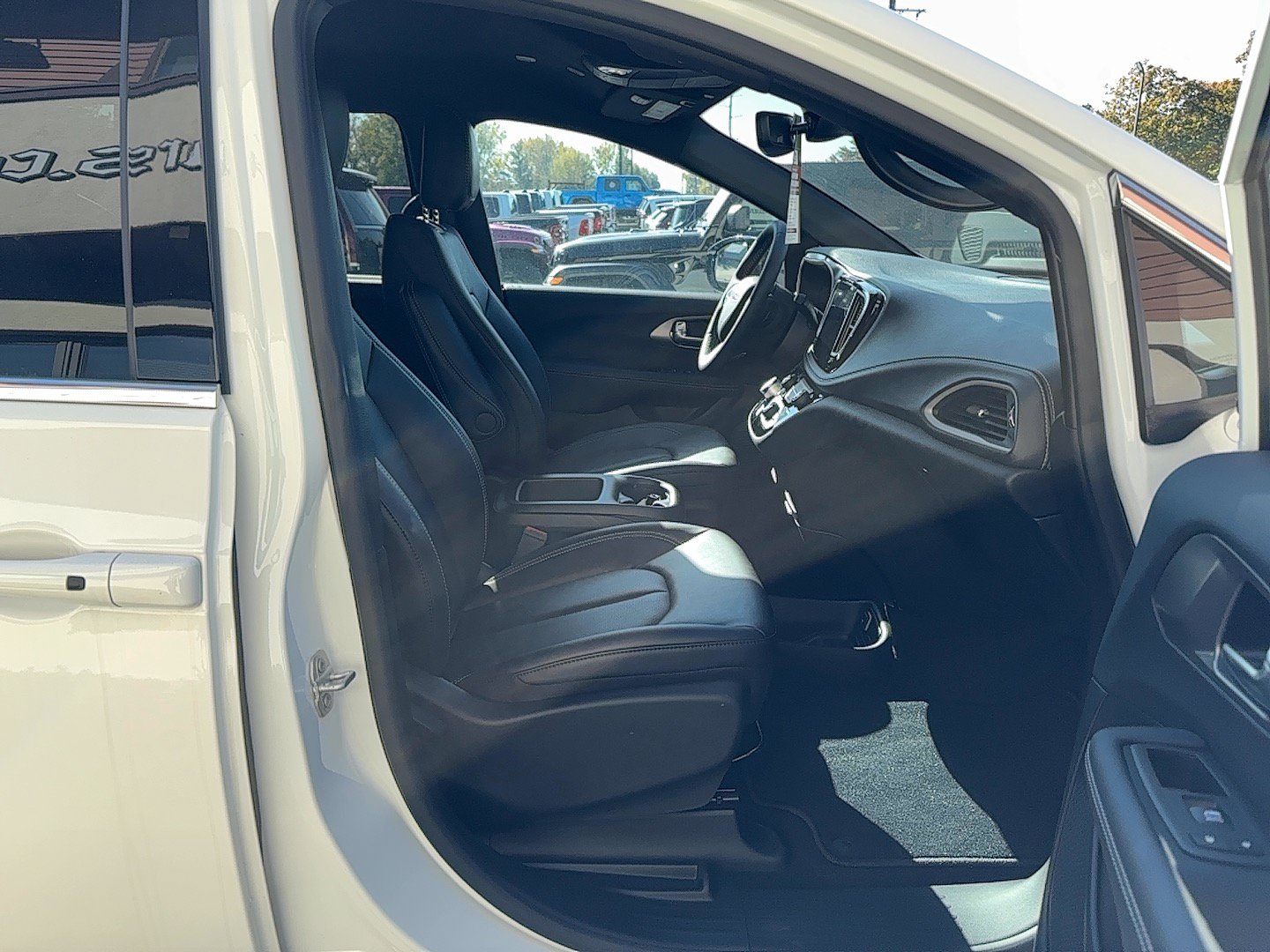 New 2026 Chrysler Pacifica Select AWD/4WD image 6