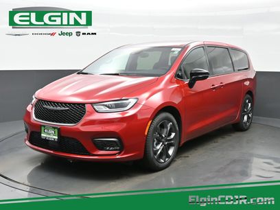 New 2026 Chrysler Pacifica Select