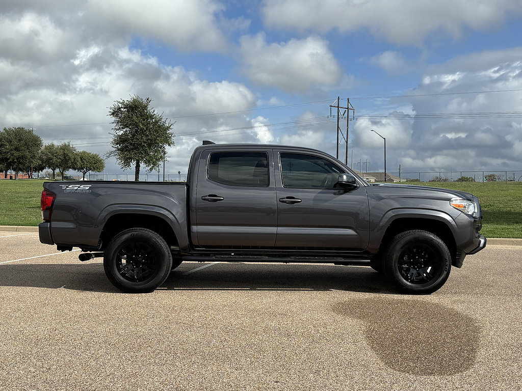 Used 2021 Toyota Tacoma SR AWD/4WD image 5