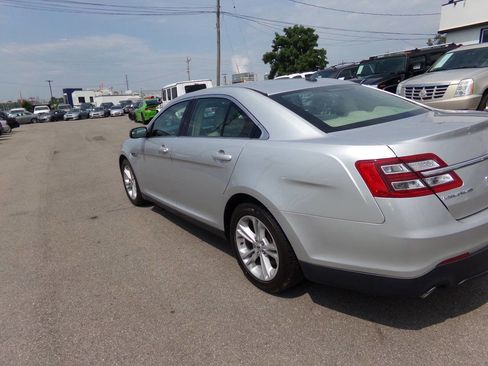 Used 2016 Ford Taurus SE image 34
