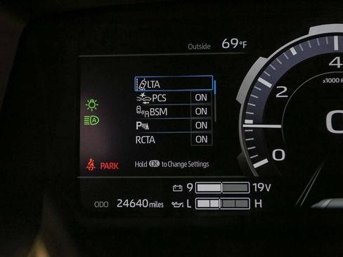 Used 2025 Toyota Tundra Platinum AWD/4WD image 37