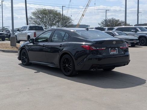 Used 2025 Toyota Camry SE image 9