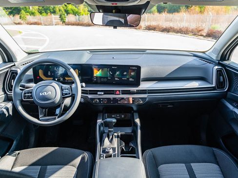 Used 2025 Kia Sorento LX image 23