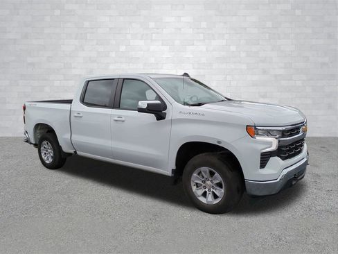 Used 2025 Chevrolet Silverado 1500 LT image 2
