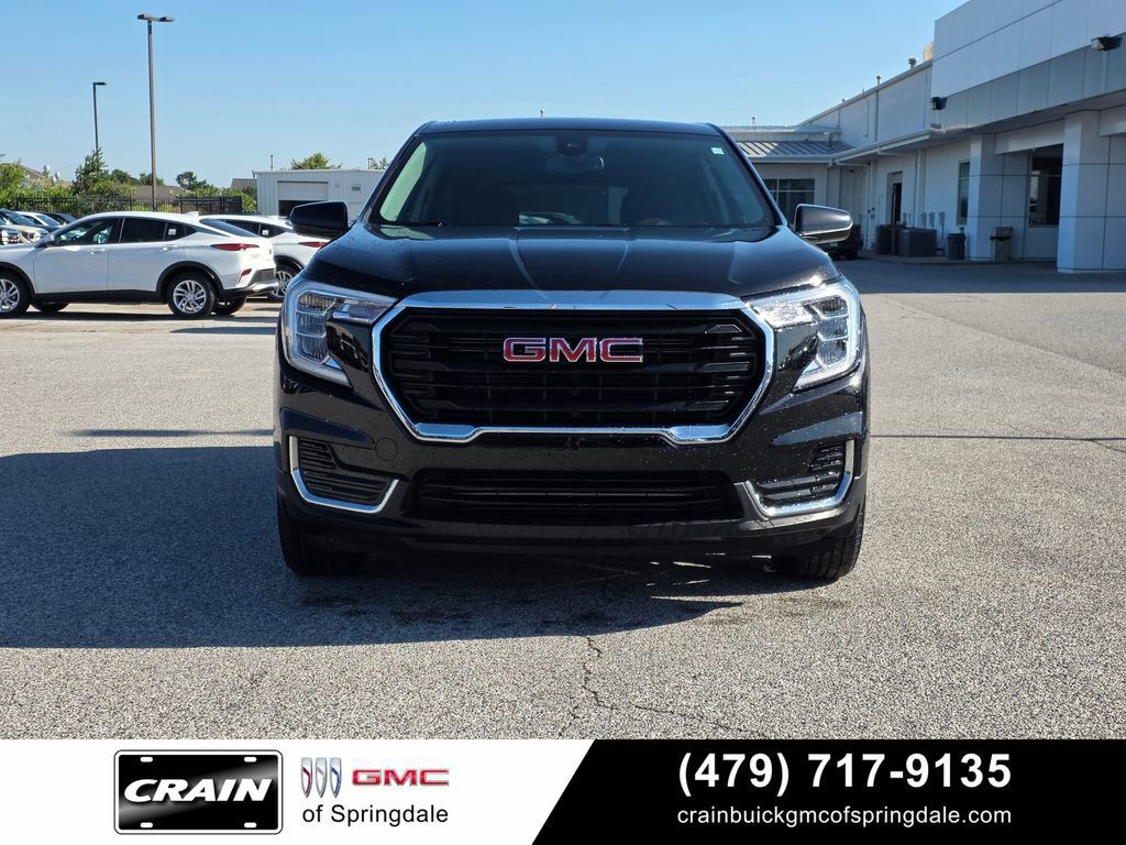 Used 2024 GMC Terrain SLE FWD image 2