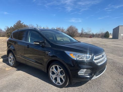 Used 2018 Ford Escape Titanium image 3
